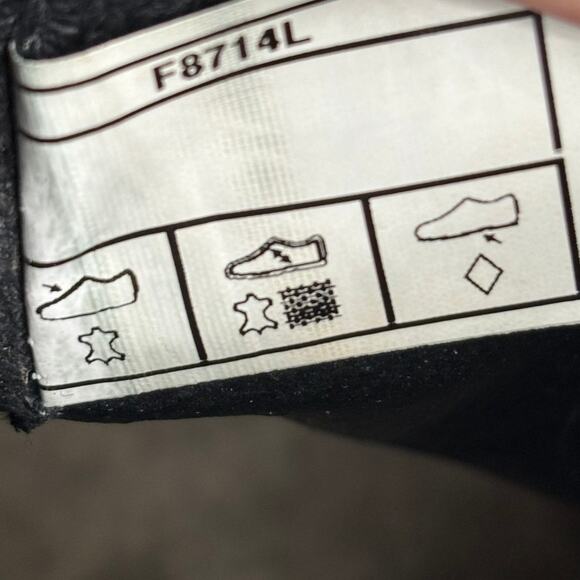 UGG Thames Ankle Boots Size 11 Black Perforated Leather Boots Block Heel - Picture 13 of 13